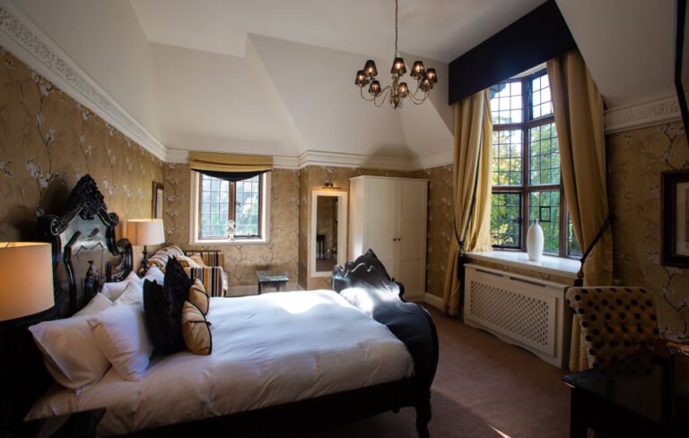 Inglewood Manor House Hotel Twin Bedroom