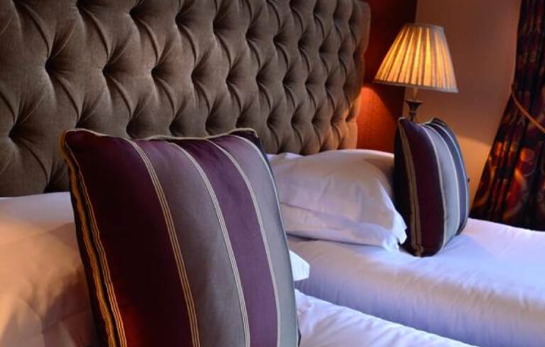 Inglewood Manor House Twin Bedroom